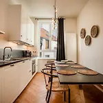 Casa vacanze House With 5 Bedrooms - Ideal For Families & Groups *