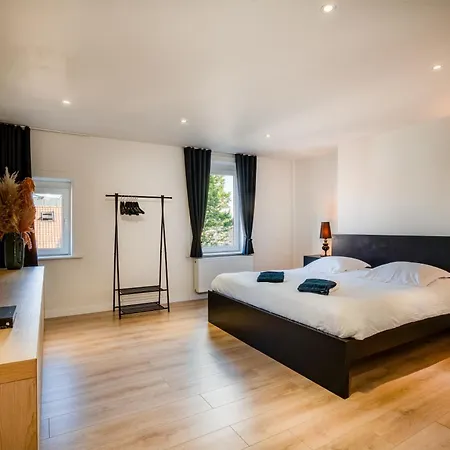 Holiday home Groepswoning 5 Slaapkamers 2 Badkamers 3 Toiletten