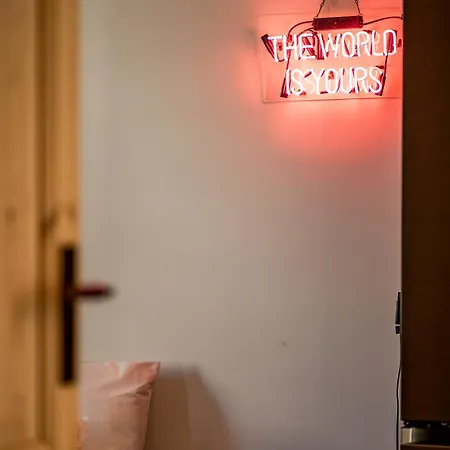 House With 5 Bedrooms - Ideal For Families & Groups *