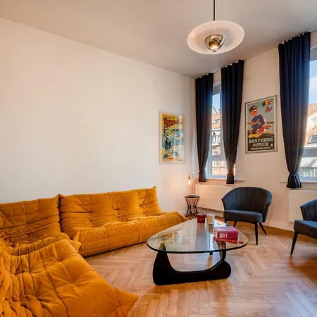 House With 5 Bedrooms - Ideal For Families & Groups *