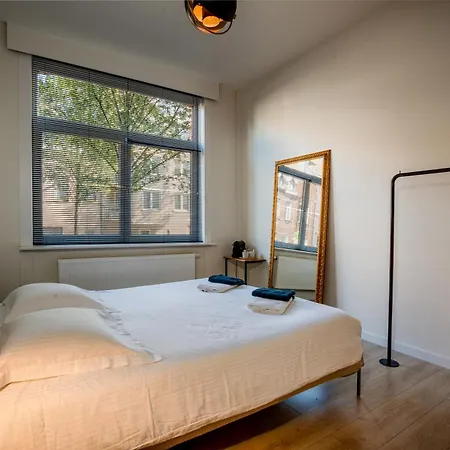 Holiday home Groepswoning 5 Slaapkamers 2 Badkamers 3 Toiletten *