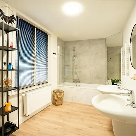 Groepswoning 5 Slaapkamers 2 Badkamers 3 Toiletten Holiday home *