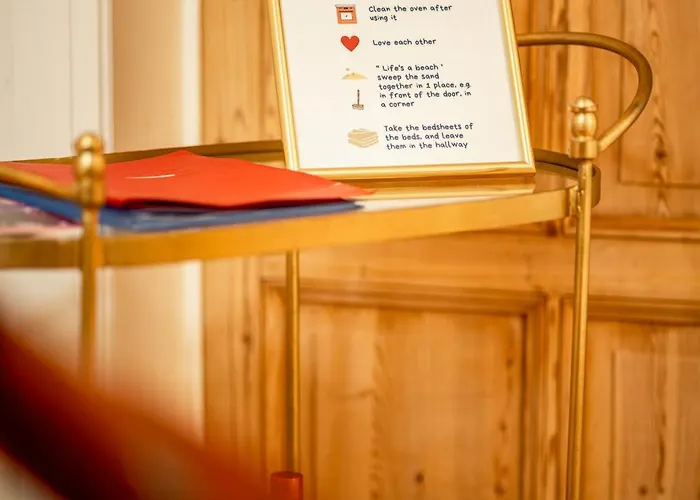 House With 5 Bedrooms - Ideal For Families & Groups *