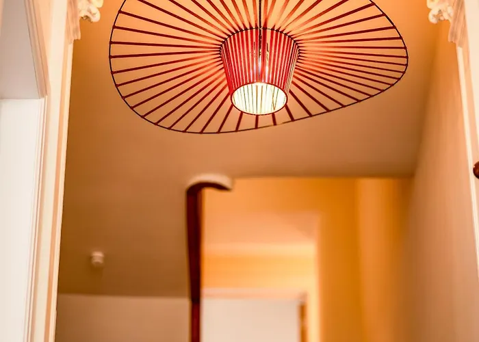 House With 5 Bedrooms - Ideal For Families & Groups *