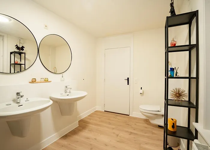 Σπίτι διακοπών House With 5 Bedrooms - Ideal For Families & Groups Οστένδη